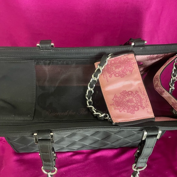 Charming pet tote from My Flat in London! Quilted body. Zipper top. Pink lining. - Picture 8 of 9